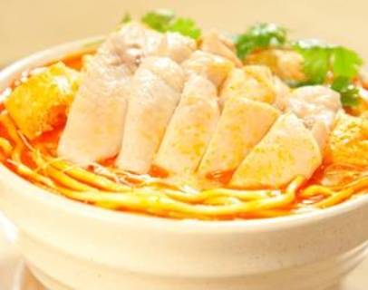 Hainanese Chicken Laksa Noodle 海南雞啦沙湯麵